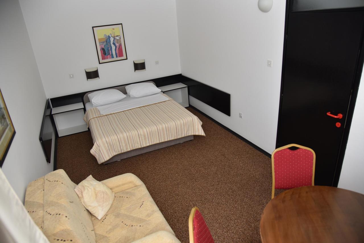 Hotel Park Nekcse Kültér fotó