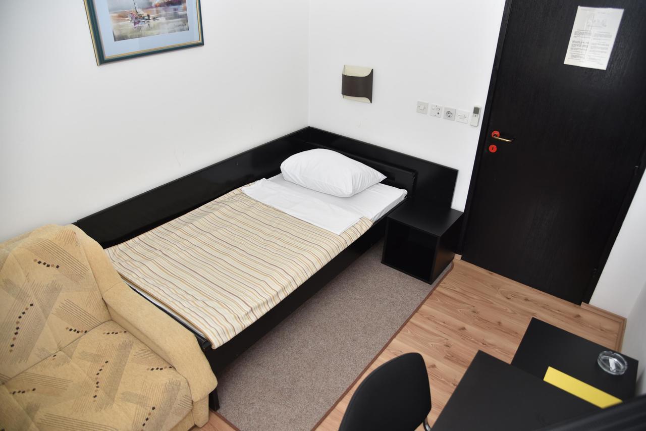 Hotel Park Nekcse Kültér fotó