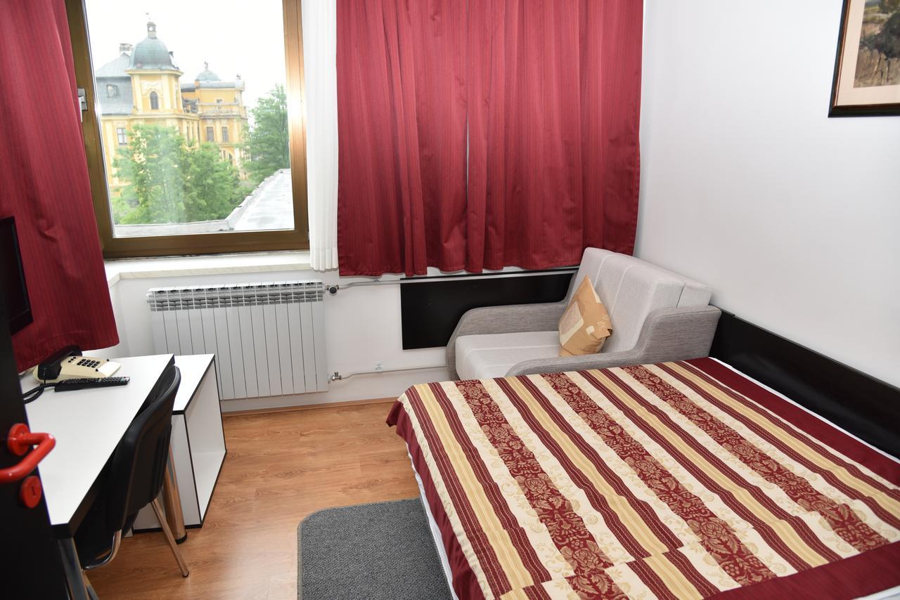 Hotel Park Nekcse Kültér fotó
